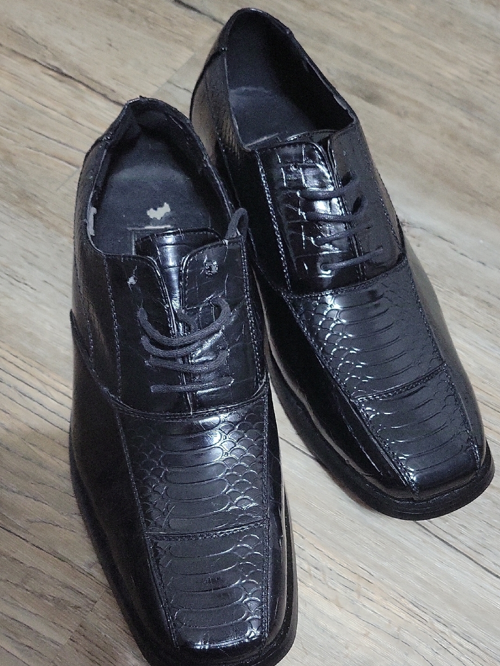 Classic Black Lace-Up Men's Dress Oxfords with Textured Vamp